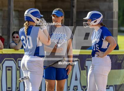 Thumbnail 1 in Freeburg vs Jersey (IHSA 3A Regional Semifinals) photogallery.