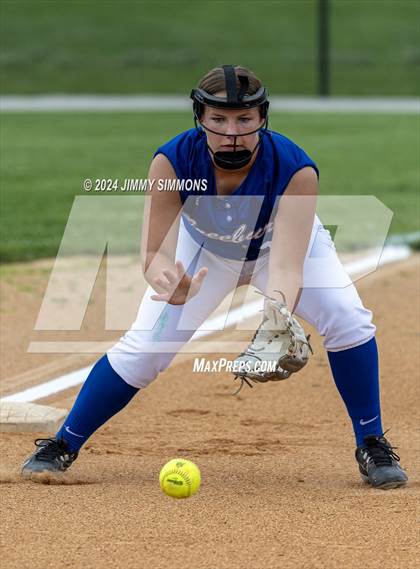 Thumbnail 1 in Freeburg vs Jersey (IHSA 3A Regional Semifinals) photogallery.