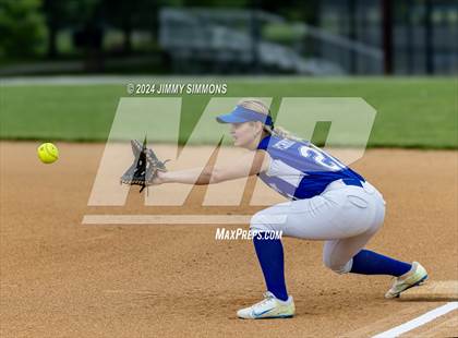 Thumbnail 2 in Freeburg vs Jersey (IHSA 3A Regional Semifinals) photogallery.
