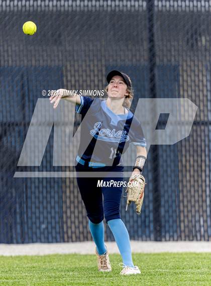 Thumbnail 2 in Freeburg vs Jersey (IHSA 3A Regional Semifinals) photogallery.