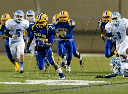 Thumbnail 1 in Central Valley vs West Mifflin (WPIAL Class AAA Semifinal) photogallery.