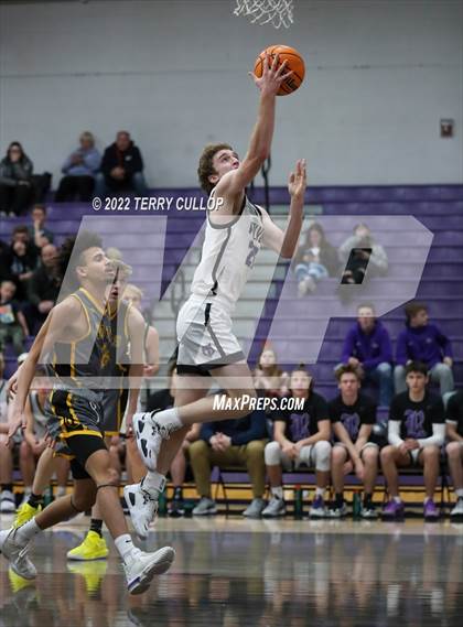 Thumbnail 1 in Roy vs. Riverton (Riverton Holiday Tournament) photogallery.