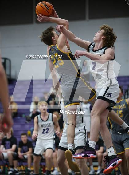 Thumbnail 3 in Roy vs. Riverton (Riverton Holiday Tournament) photogallery.