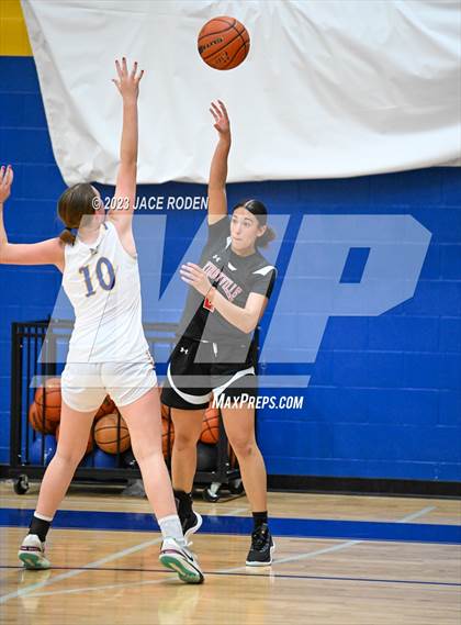 Thumbnail 2 in Kirbyville @ Kelly Catholic photogallery.