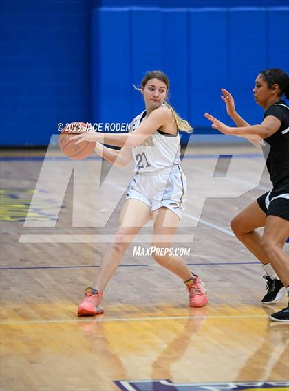 Thumbnail 3 in Kirbyville @ Kelly Catholic photogallery.