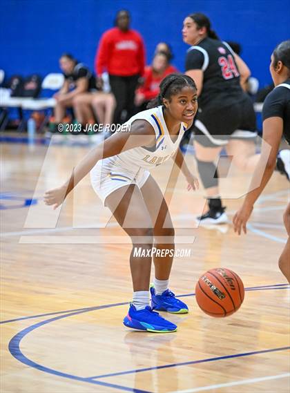 Thumbnail 3 in Kirbyville @ Kelly Catholic photogallery.