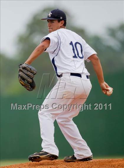 Thumbnail 2 in Santa Fe vs. Lamar Consolidated (UIL 4A Region III Quarterfinals) photogallery.