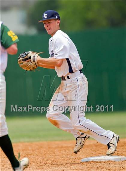 Thumbnail 2 in Santa Fe vs. Lamar Consolidated (UIL 4A Region III Quarterfinals) photogallery.