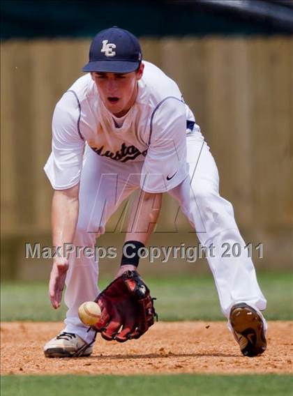 Thumbnail 3 in Santa Fe vs. Lamar Consolidated (UIL 4A Region III Quarterfinals) photogallery.