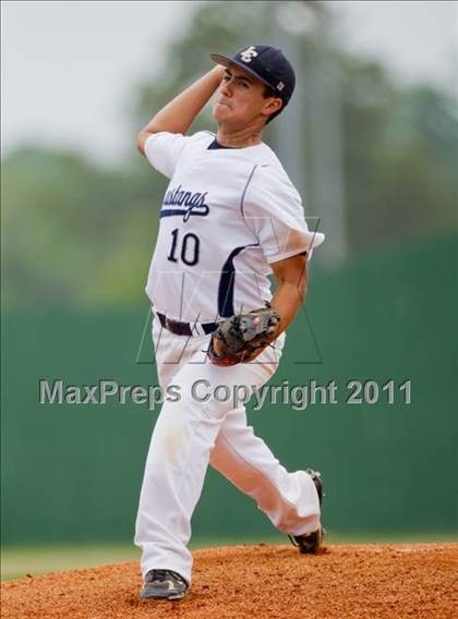 Thumbnail 1 in Santa Fe vs. Lamar Consolidated (UIL 4A Region III Quarterfinals) photogallery.