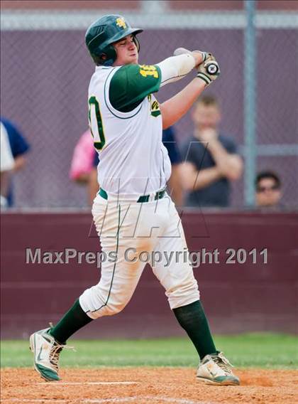 Thumbnail 1 in Santa Fe vs. Lamar Consolidated (UIL 4A Region III Quarterfinals) photogallery.