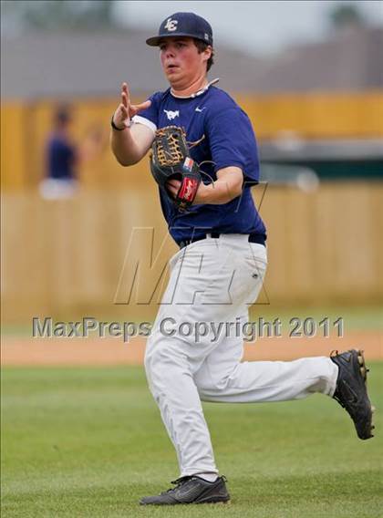 Thumbnail 3 in Santa Fe vs. Lamar Consolidated (UIL 4A Region III Quarterfinals) photogallery.