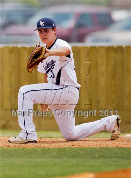 Thumbnail 2 in Santa Fe vs. Lamar Consolidated (UIL 4A Region III Quarterfinals) photogallery.
