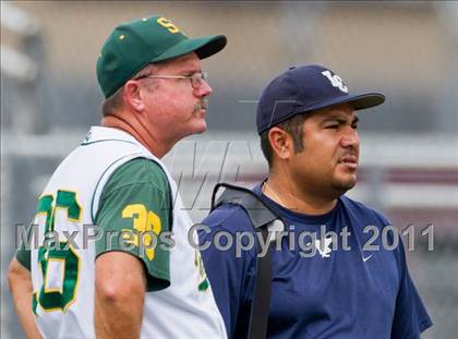 Thumbnail 2 in Santa Fe vs. Lamar Consolidated (UIL 4A Region III Quarterfinals) photogallery.