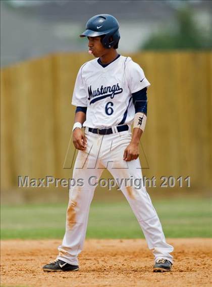 Thumbnail 1 in Santa Fe vs. Lamar Consolidated (UIL 4A Region III Quarterfinals) photogallery.