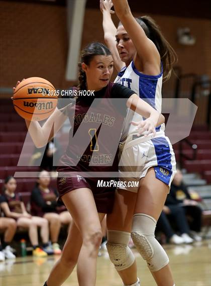 Thumbnail 2 in Nogales vs Prescott (Salpointe Cactus Clash) photogallery.