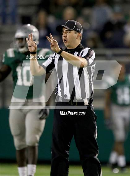 Thumbnail 2 in Central Catholic vs. De La Salle photogallery.