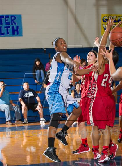 Thumbnail 2 in Victoria East vs. Sam Rayburn (McDonald's Texas Invitational) photogallery.