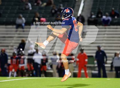 Thumbnail 2 in Sulphur Springs vs. Kimball (UIL 4A D1 Football Bi-District) photogallery.