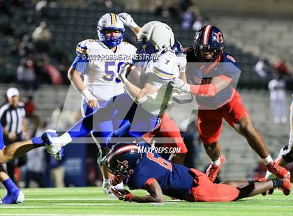 Thumbnail 1 in Sulphur Springs vs. Kimball (UIL 4A D1 Football Bi-District) photogallery.