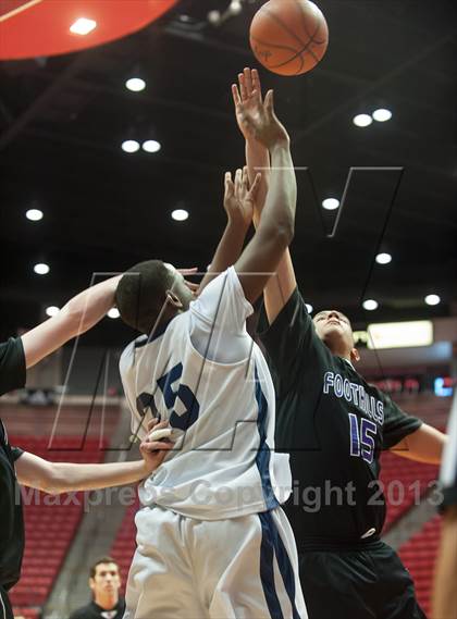 Thumbnail 1 in Foothills Christian vs Horizon (CIF SDS D5 Final) photogallery.