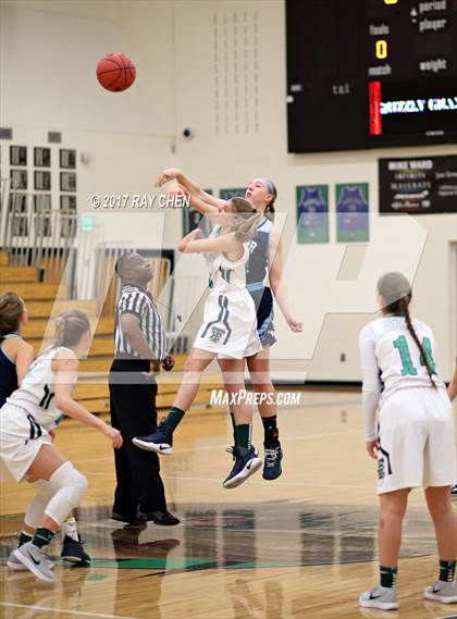 Thumbnail 1 in Valor Christian vs. ThunderRidge (Castle View/ThunderRidge Tip-Off Tourney) photogallery.