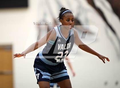 Thumbnail 2 in Valor Christian vs. ThunderRidge (Castle View/ThunderRidge Tip-Off Tourney) photogallery.
