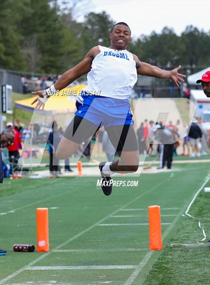 Thumbnail 3 in Bob Jenkins SCTCCCA Coaches Classic (Triple Jump & High Jump) photogallery.