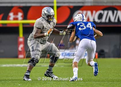 Thumbnail 2 in St. Xavier vs. St. John Bosco (Crosstown Showdown) photogallery.