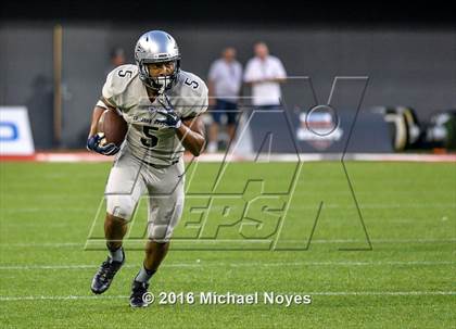 Thumbnail 2 in St. Xavier vs. St. John Bosco (Crosstown Showdown) photogallery.