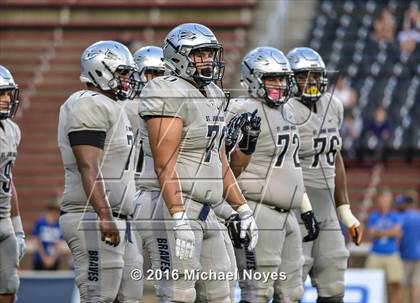Thumbnail 3 in St. Xavier vs. St. John Bosco (Crosstown Showdown) photogallery.