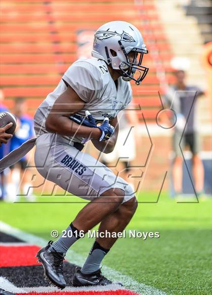 Thumbnail 3 in St. Xavier vs. St. John Bosco (Crosstown Showdown) photogallery.