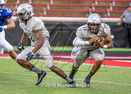 Thumbnail 3 in St. Xavier vs. St. John Bosco (Crosstown Showdown) photogallery.