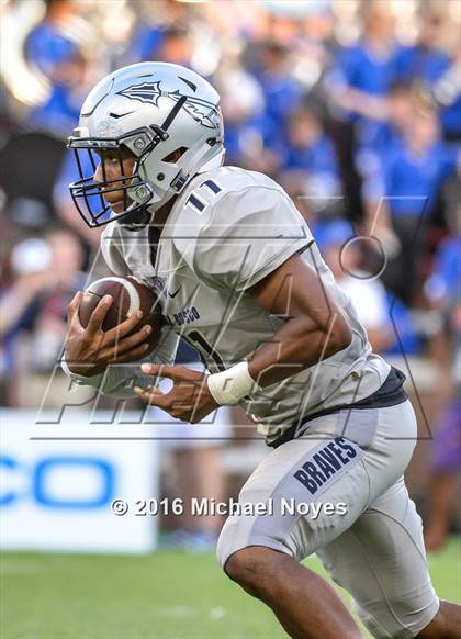 Thumbnail 3 in St. Xavier vs. St. John Bosco (Crosstown Showdown) photogallery.