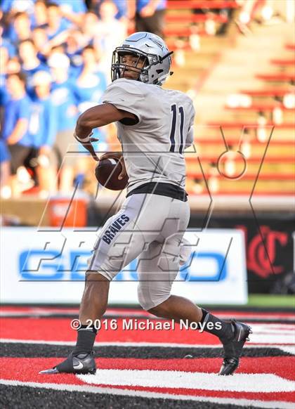 Thumbnail 2 in St. Xavier vs. St. John Bosco (Crosstown Showdown) photogallery.