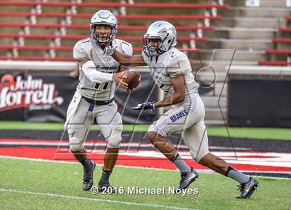 Thumbnail 2 in St. Xavier vs. St. John Bosco (Crosstown Showdown) photogallery.