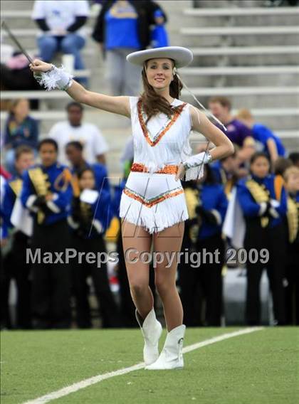 Thumbnail 3 in La Vega vs. Gilmer photogallery.