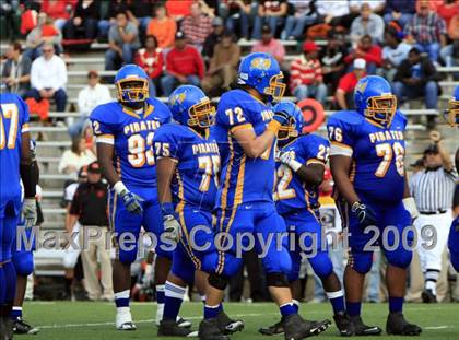 Thumbnail 2 in La Vega vs. Gilmer photogallery.