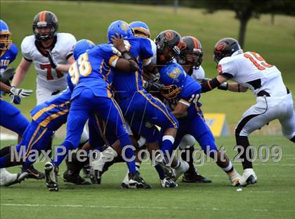 Thumbnail 1 in La Vega vs. Gilmer photogallery.