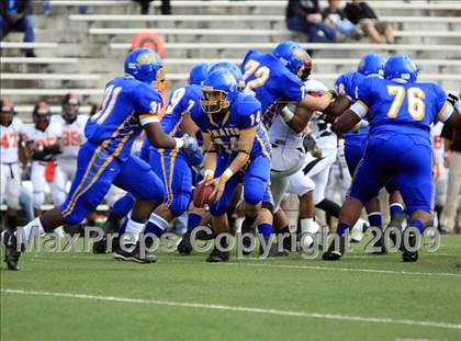 Thumbnail 3 in La Vega vs. Gilmer photogallery.