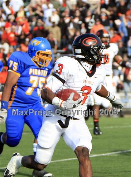 Thumbnail 3 in La Vega vs. Gilmer photogallery.