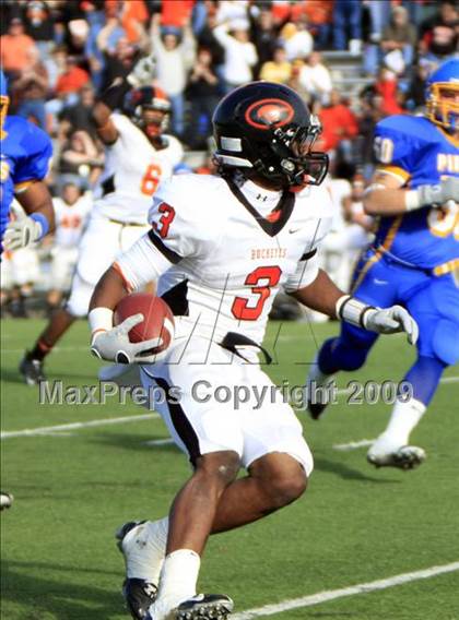 Thumbnail 2 in La Vega vs. Gilmer photogallery.