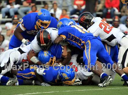 Thumbnail 2 in La Vega vs. Gilmer photogallery.