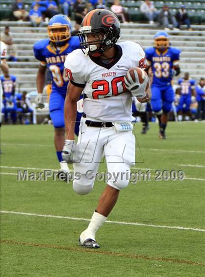 Thumbnail 3 in La Vega vs. Gilmer photogallery.