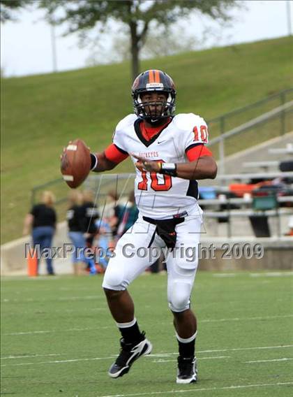 Thumbnail 1 in La Vega vs. Gilmer photogallery.