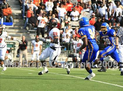 Thumbnail 2 in La Vega vs. Gilmer photogallery.