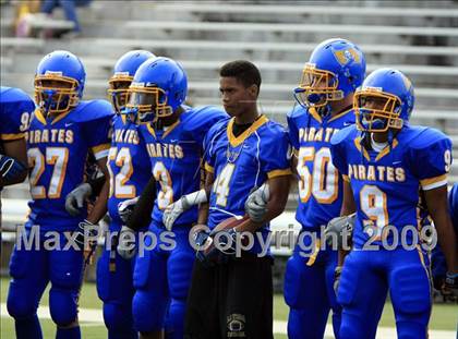 Thumbnail 3 in La Vega vs. Gilmer photogallery.
