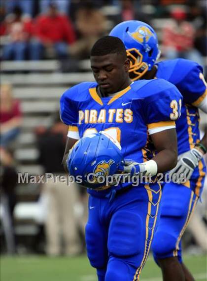 Thumbnail 3 in La Vega vs. Gilmer photogallery.