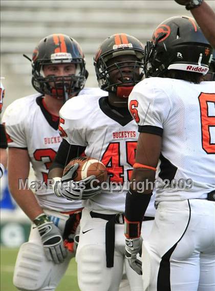 Thumbnail 2 in La Vega vs. Gilmer photogallery.