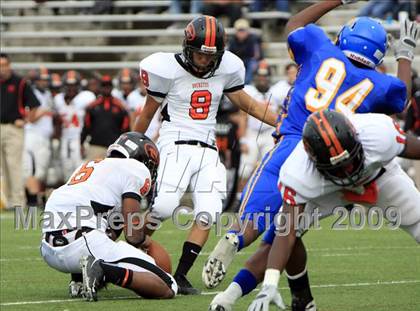 Thumbnail 2 in La Vega vs. Gilmer photogallery.